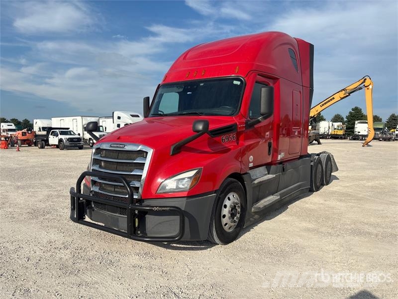 Freightliner Cascadia 126 6x4 T/A Sleeper Truck Tractor Vilcēji