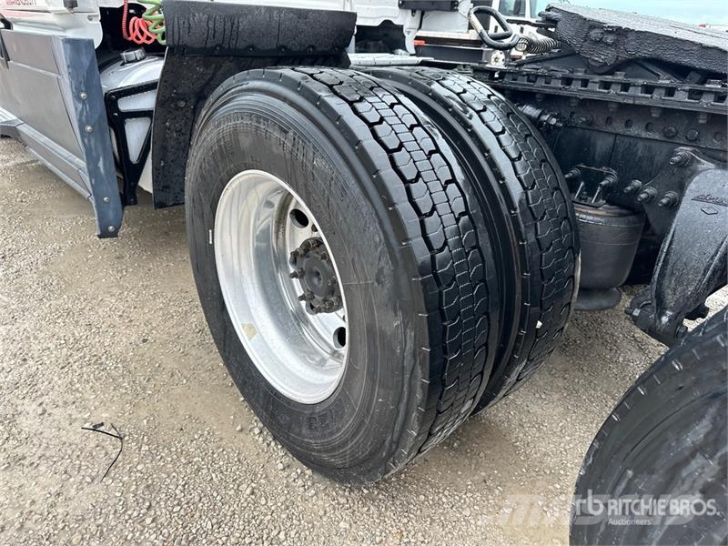 Freightliner Cascadia 126 6x4 T/A Sleeper Truck Tractor Влекачи