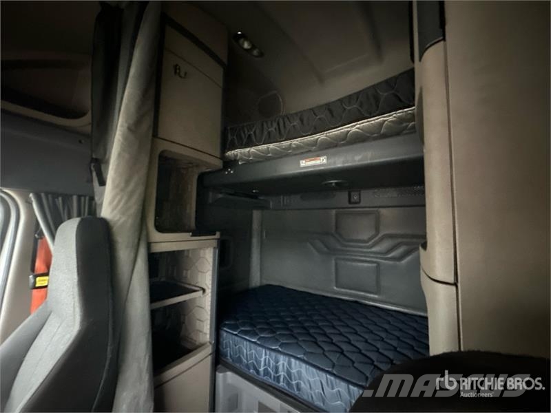 Freightliner Cascadia 125 T/A Sleeper Truck Tractor Sattelzugmaschinen