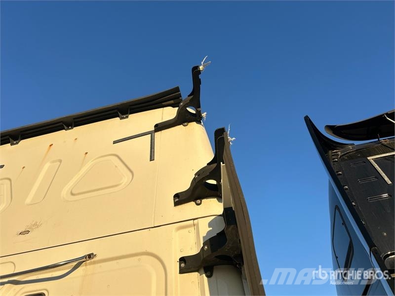 Freightliner Cascadia 125 6x4 T/A Sleeper Truck Tractor Autotractoare