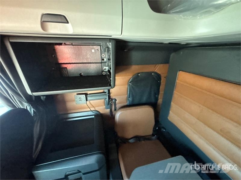 Freightliner Cascadia 126 6x4 T/A Sleeper Truck Tractor Motrici e Trattori Stradali