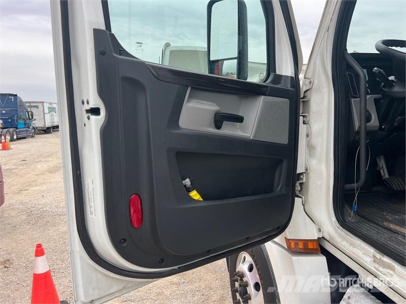 Freightliner Cascadia 126 Тягачі