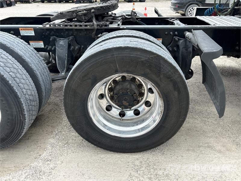 Freightliner Cascadia 126 6x4 Rebuilt Title* T/A Sleeper Truck  Cavalos mecânicos