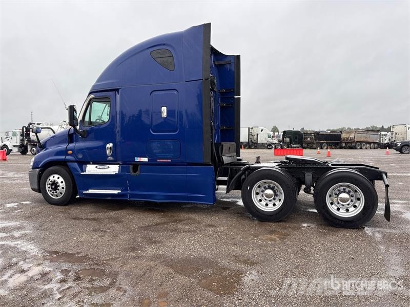Freightliner Cascadia 125 6x4 T/A Sleeper Truck Tractor Tractor Units