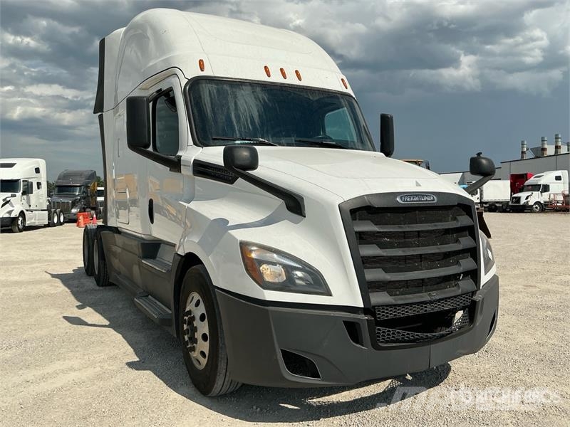 Freightliner Cascadia 126 6x4 T/A Sleeper Truck Tractor Sattelzugmaschinen
