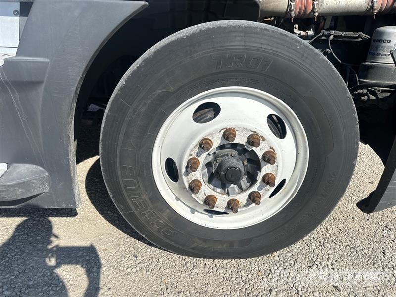 Freightliner Cascadia 126 6x4 T/A Sleeper Truck Tractor Влекачи