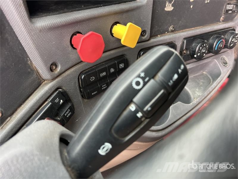 Freightliner Cascadia 125 6x4 T/A Sleeper Truck Tractor Tractor Units