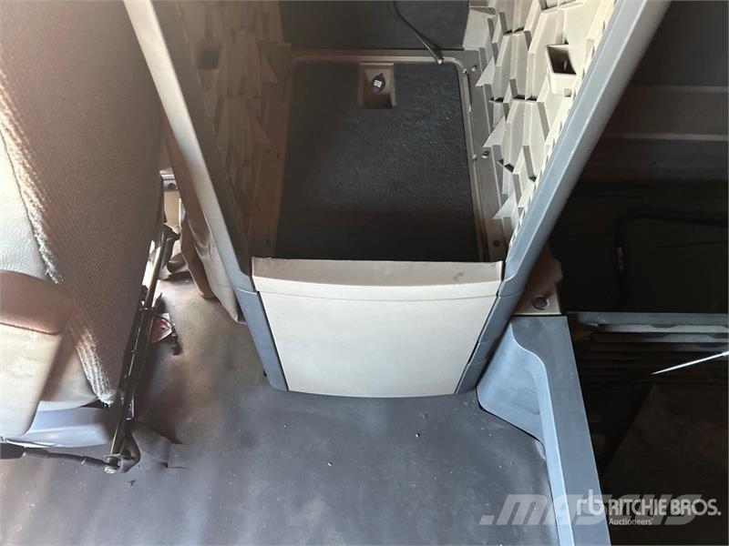 Freightliner Cascadia 125 6x4 T/A Sleeper Truck Tractor Autotractoare