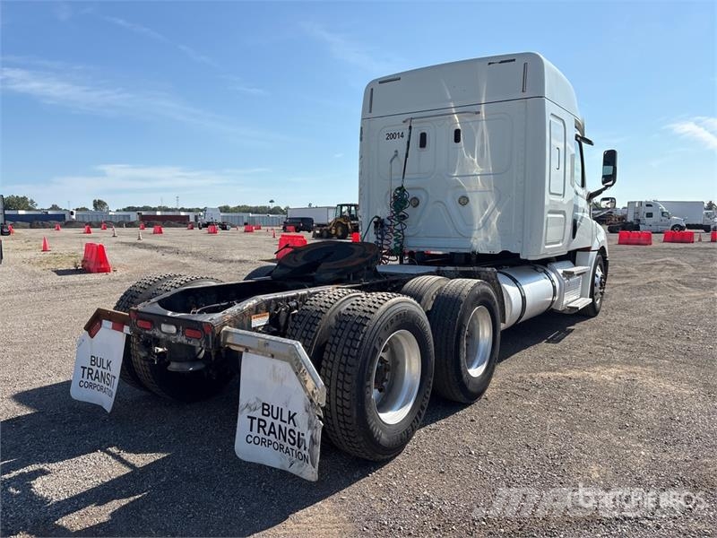 Freightliner Cascadia 126 6x4 T/A Sleeper Truck Tractor Sattelzugmaschinen