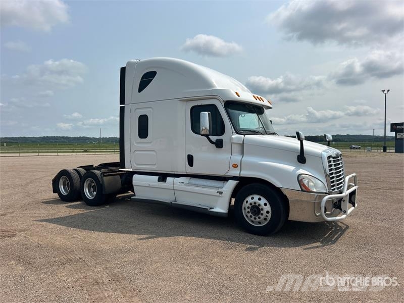 Freightliner Cascadia 125 6x4 T/A Sleeper Truck Tractor (Glider Tractor Units