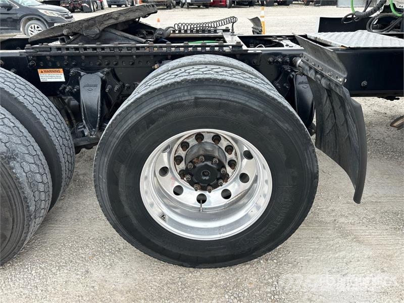 Freightliner Cascadia 126 6x4 Rebuilt Title** T/A Sleeper Truck Trekkers