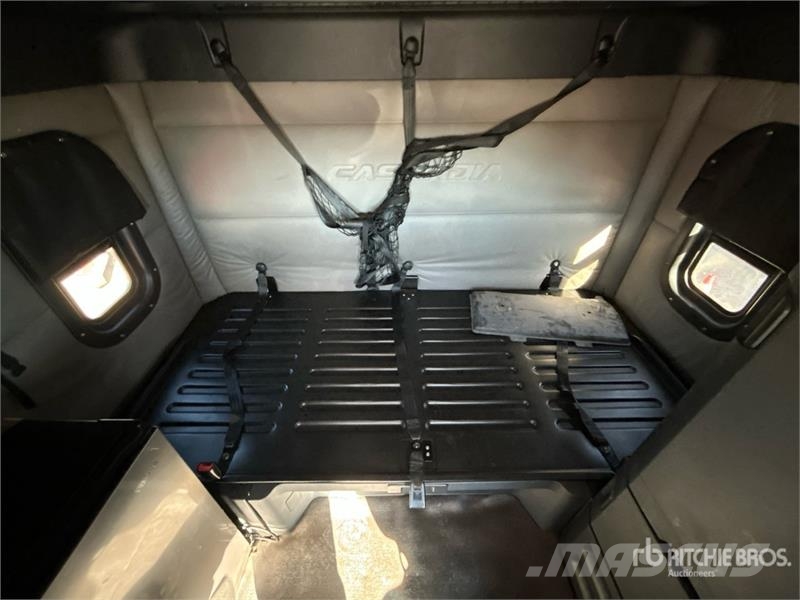 Freightliner Cascadia 126 6x4 T/A Sleeper Truck Tractor Tractor Units