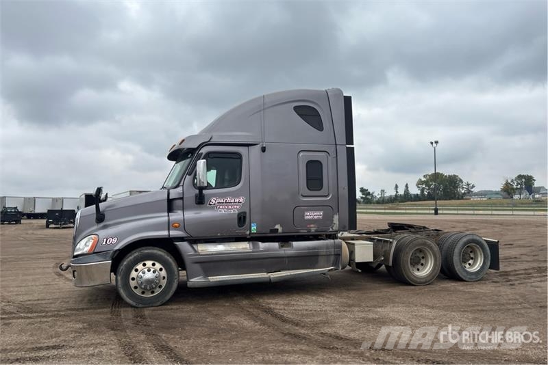 Freightliner Cascadia 125 6x4 T/A Sleeper Truck Tractor 曳引機組件