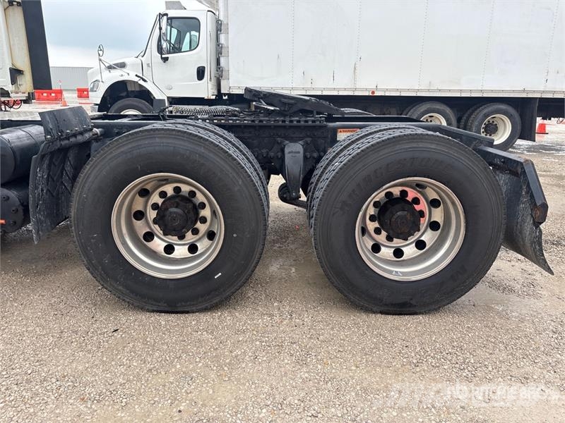 Freightliner Cascadia 126 Vetopöytäautot