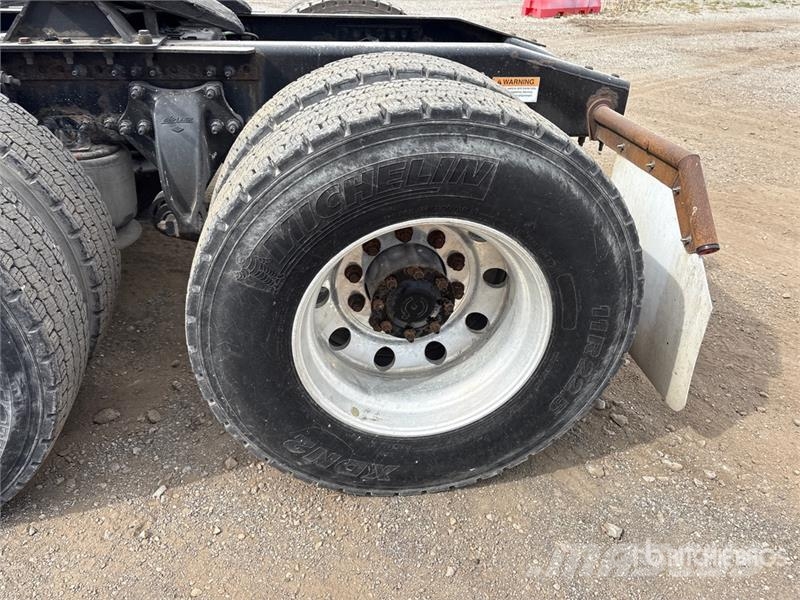Freightliner Cascadia 126 6x4 T/A Sleeper Truck Tractor Çekiciler