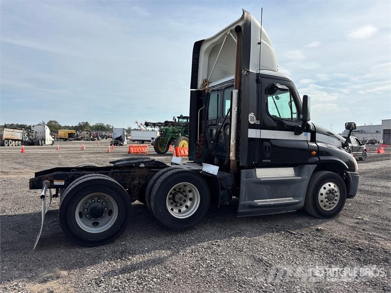 Freightliner Cascadia 125 Vilcēji