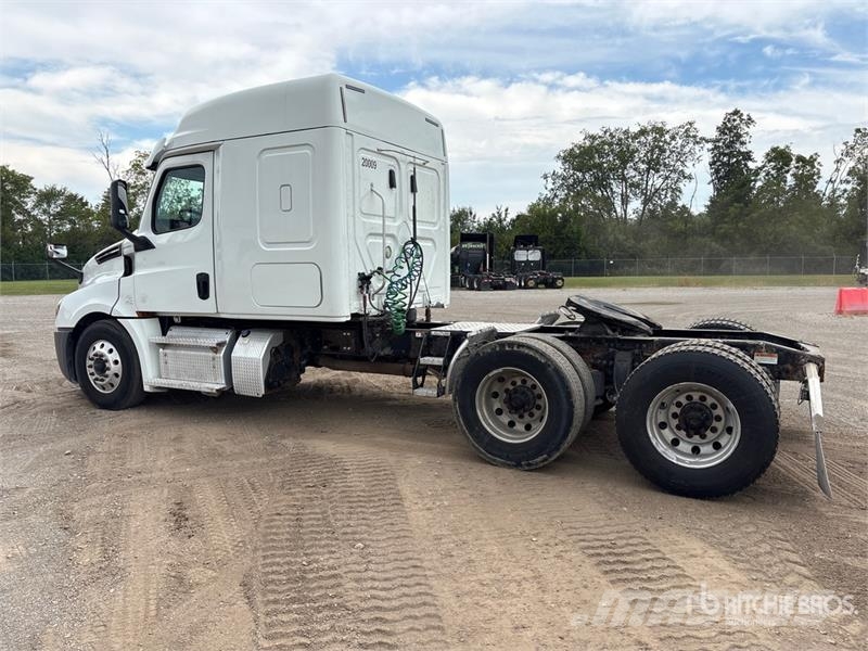 Freightliner Cascadia 126 6x4 T/A Sleeper Truck Tractor 牵引车