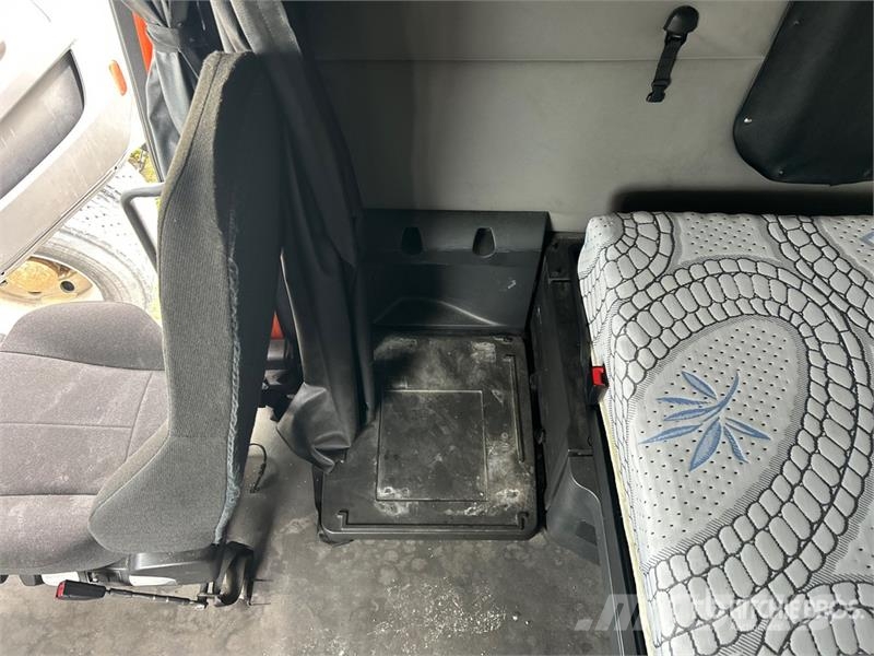 Freightliner Cascadia 126 6x4 T/A Sleeper Truck Tractor Cavalos mecânicos