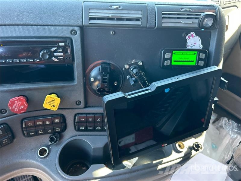 Freightliner Cascadia 125 6x4 T/A Sleeper Truck Tractor Tractor Units