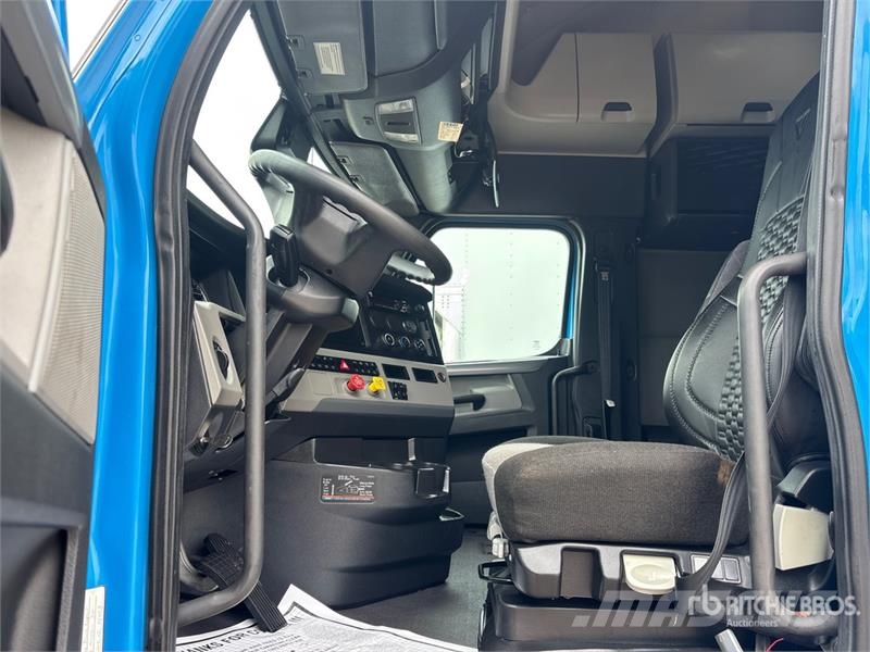 Freightliner Cascadia 126 6x4 T/A Sleeper Truck Tractor Dragbilar