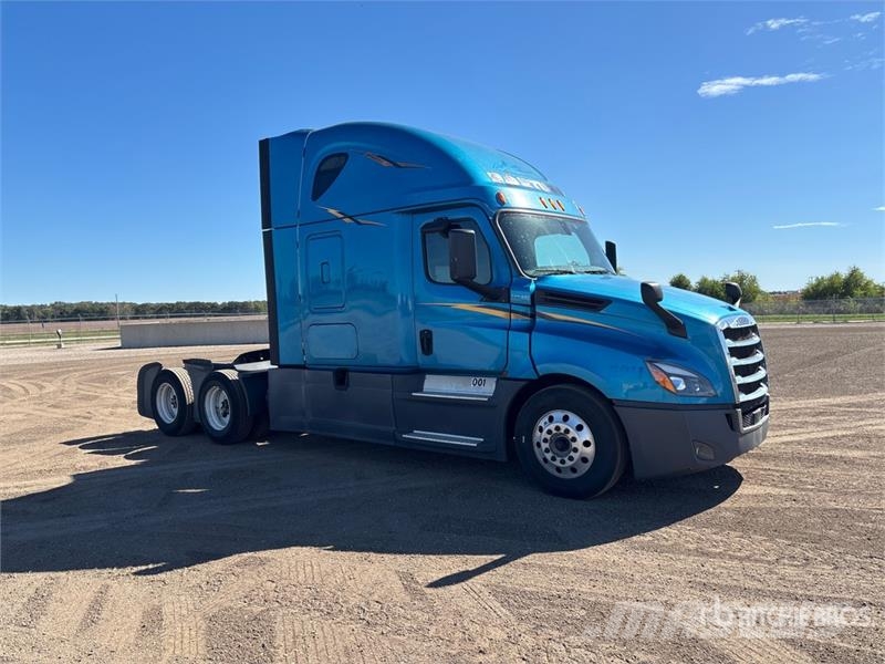 Freightliner Cascadia 126 6x4 T/A Sleeper Truck Tractor 曳引機組件