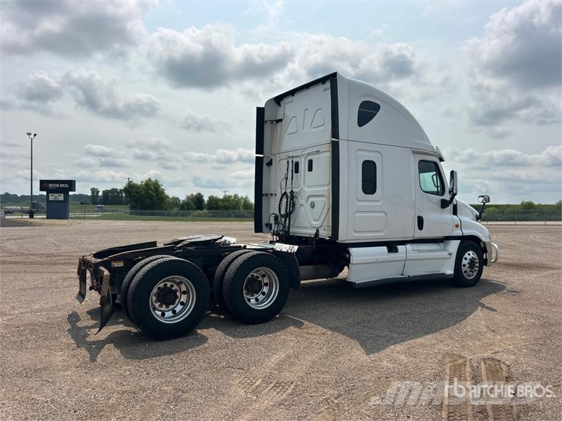 Freightliner Cascadia 125 6x4 T/A Sleeper Truck Tractor (Glider Tractor Units