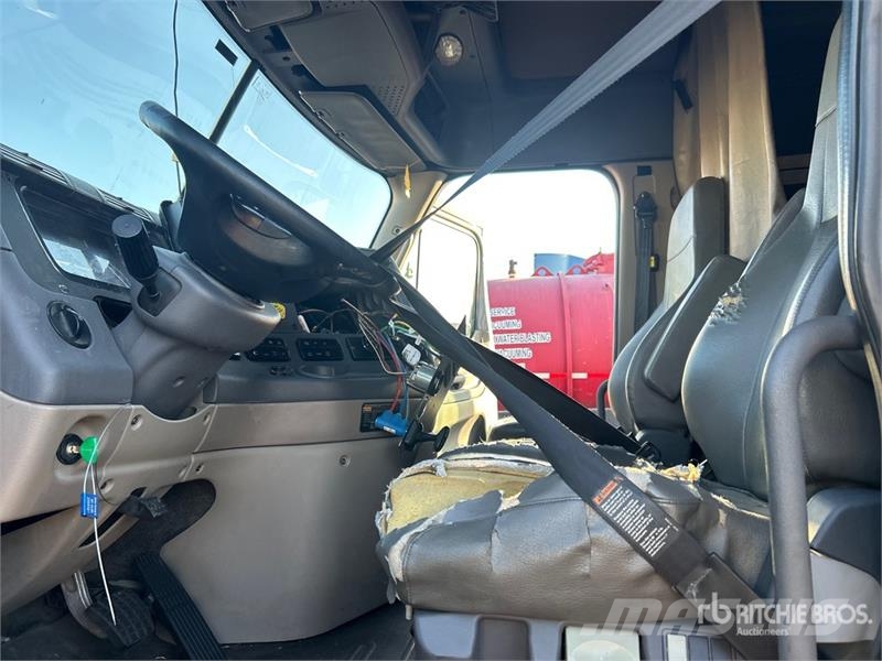Freightliner Cascadia 125 6x4 T/A Sleeper Truck Tractor Autotractoare