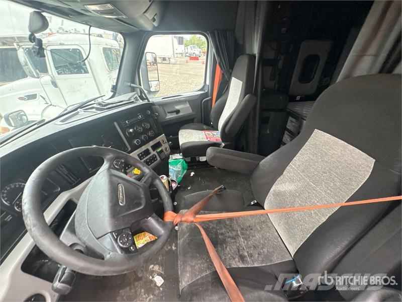 Freightliner Cascadia 126 6x4 T/A Sleeper Truck Tractor Tractores (camiões)