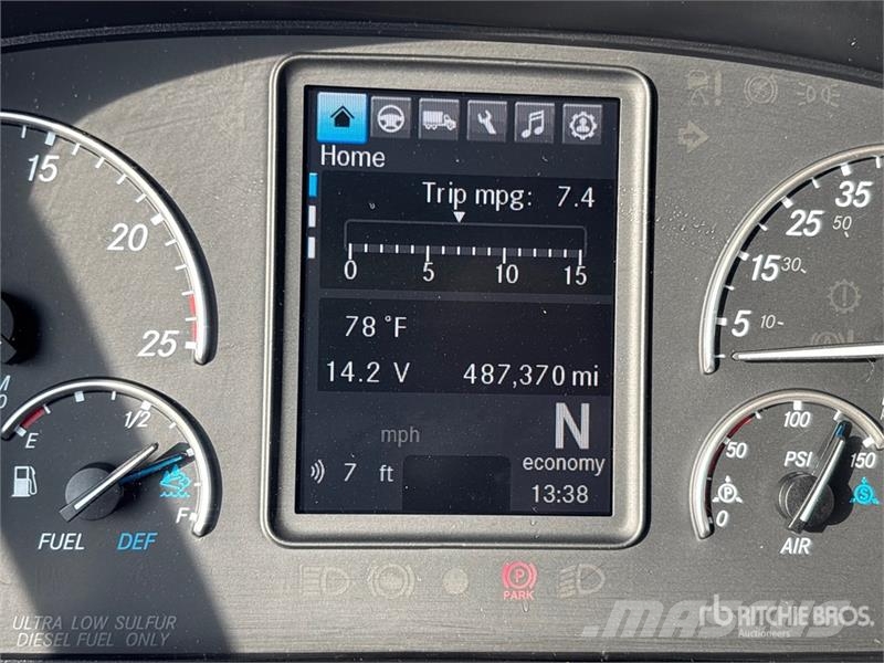 Freightliner Cascadia 126 6x4 T/A Sleeper Truck Tractor Truck Tractor Units