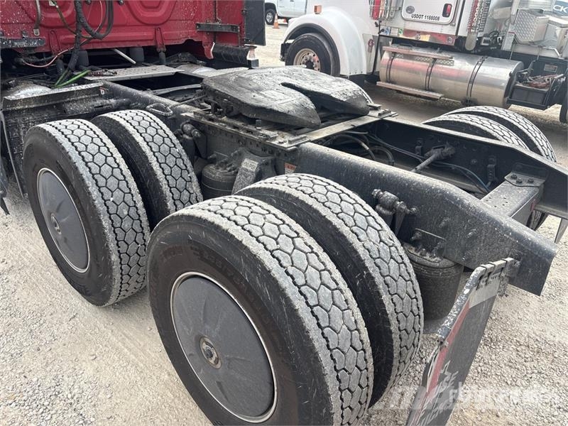 Freightliner Cascadia 126 6x4 T/A Sleeper Truck Tractor Vilcēji