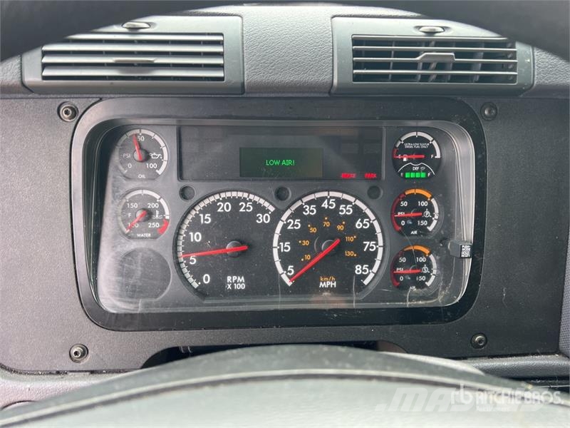 Freightliner Cascadia 125 6x4 T/A Sleeper Truck Tractor Тягачі