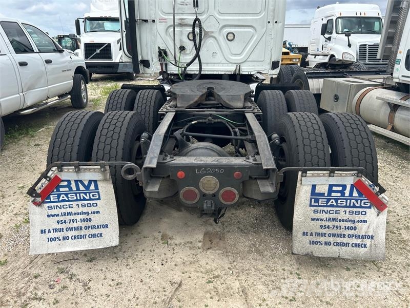 Freightliner Cascadia 126 6x4 T/A Sleeper Truck Tractor Cavalos mecânicos