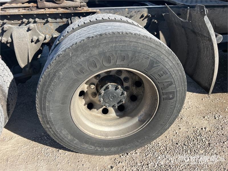 Freightliner Cascadia 126 6x4 T/A Sleeper Truck Tractor Traktorske jedinice