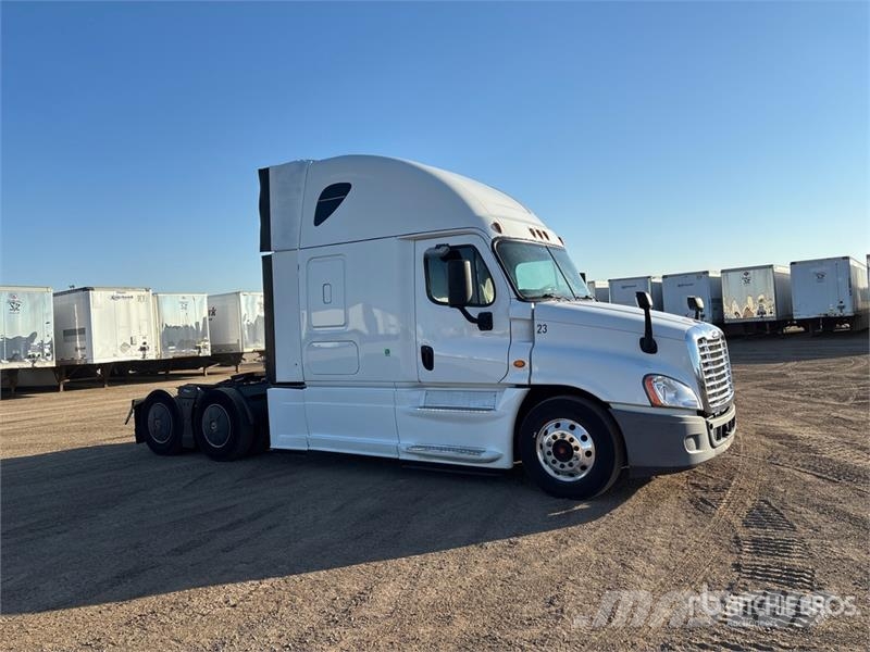 Freightliner Cascadia 125 6x4 T/A Sleeper Truck Tractor Sattelzugmaschinen