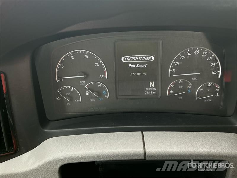 Freightliner Cascadia 126 6x4 T/A Sleeper Truck Tractor Dragbilar