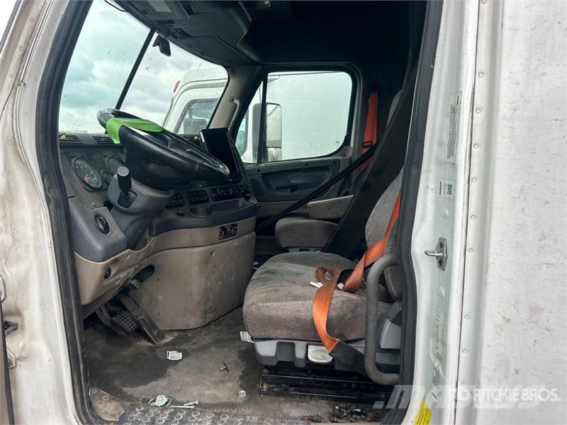 Freightliner Cascadia 125 6x4 T/A Sleeper Truck Tractor Sattelzugmaschinen