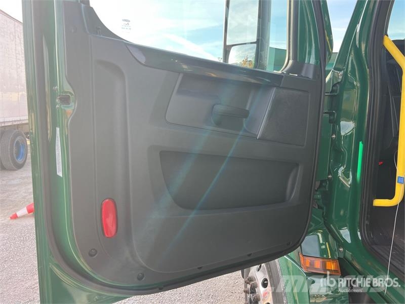 Freightliner Cascadia 126 Truck Tractor Units