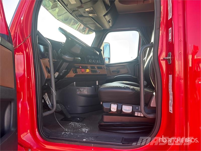 Freightliner Cascadia 126 6x4 T/A Sleeper Truck Tractor Motrici e Trattori Stradali