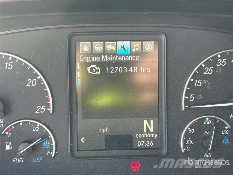 Freightliner Cascadia 126 6x4 T/A Sleeper Truck Tractor Tegljači