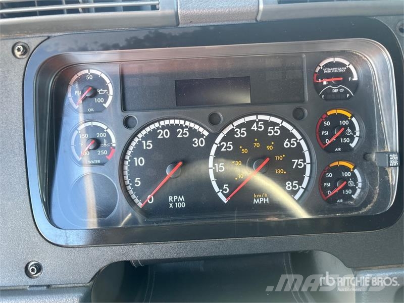 Freightliner Cascadia 125 6x4 T/A Sleeper Truck Tractor وحدات الجر