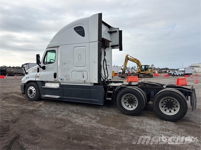 Freightliner Cascadia 125 6x4 T/A Sleeper Truck Tractor Tractor Units