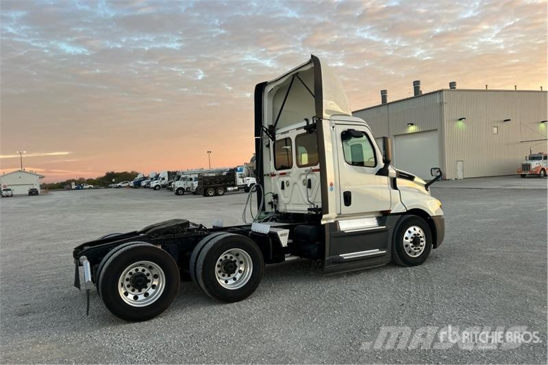 Freightliner Cascadia 126 Truck Tractor Units