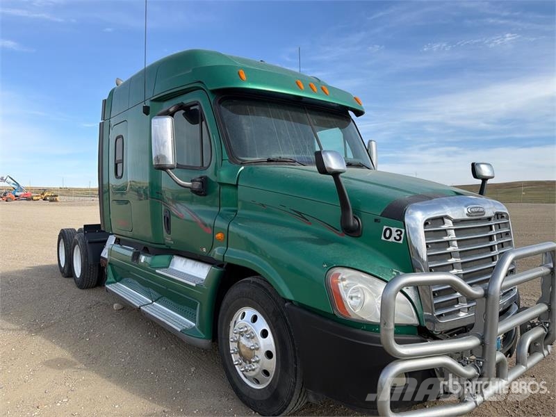 Freightliner Cascadia 125 6x4 T/A Sleeper Truck Tractor Dragbilar
