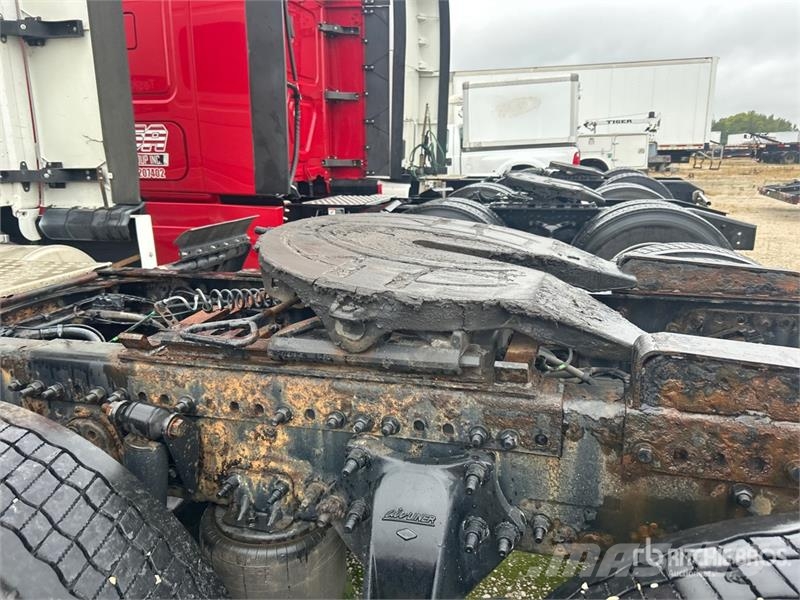 Freightliner Cascadia 126 6x4 T/A Sleeper Truck Tractor Tractor Units