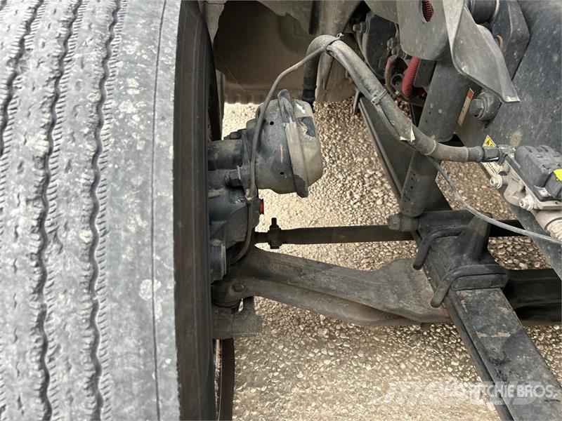 Freightliner Cascadia 126 6x4 Rebuilt Title** T/A Sleeper Truck Trekkers