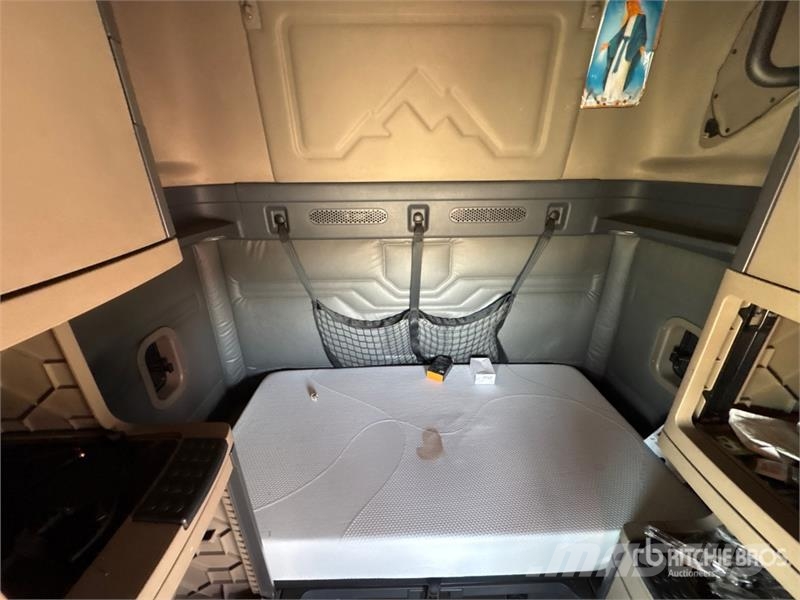 Freightliner Cascadia 125 6x4 T/A Sleeper Truck Tractor Влекачи