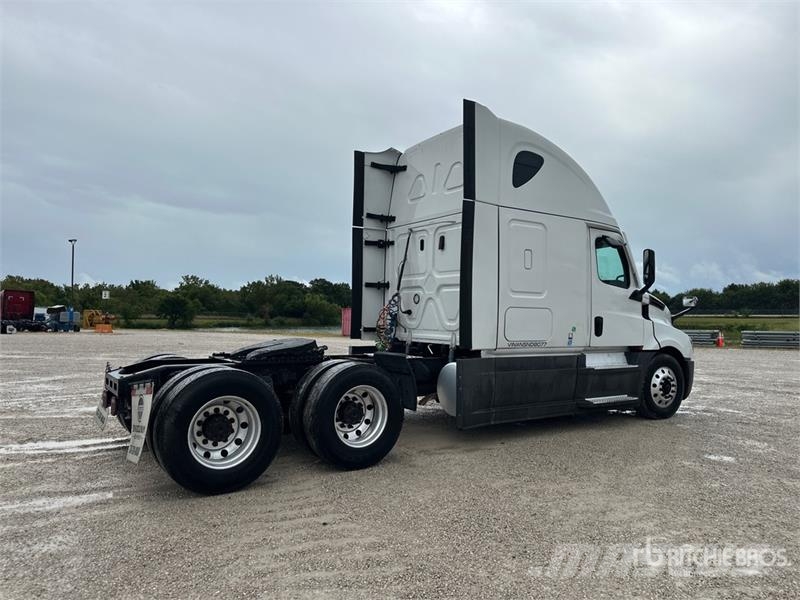 Freightliner Cascadia 126 6x4 T/A Sleeper Truck Tractor Влекачи