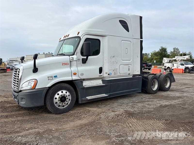 Freightliner Cascadia 125 6x4 T/A Sleeper Truck Tractor Tractor Units