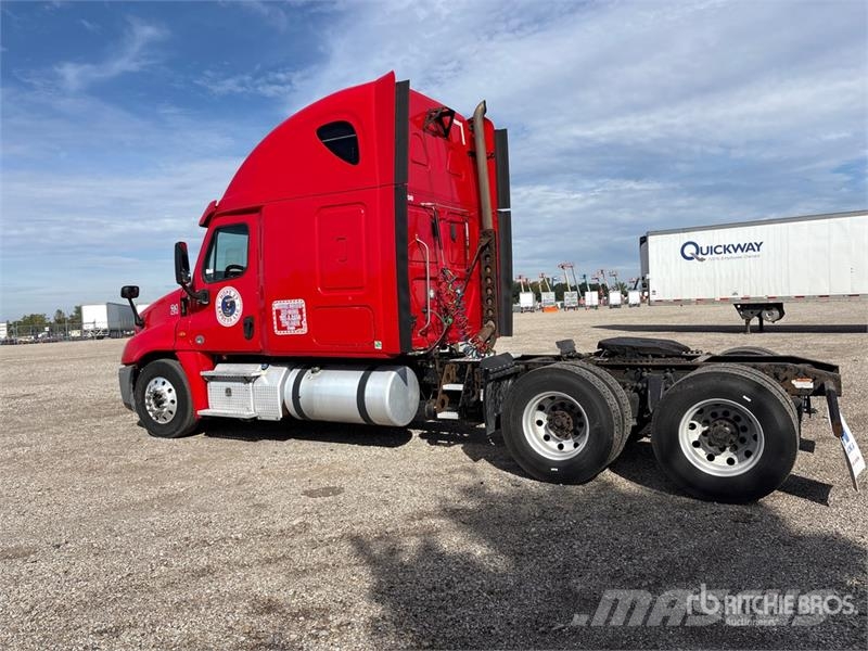Freightliner Cascadia 125 6x4 T/A Sleeper Truck Tractor Влекачи