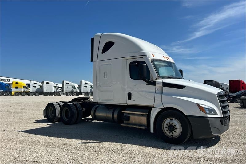 Freightliner Cascadia 126 6x4 T/A Sleeper Truck Tractor Vilcēji